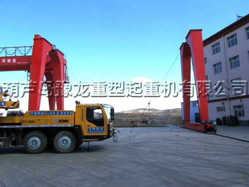 现场安装20吨双主梁门机