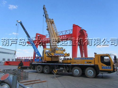 万融钢构现场安装32吨吨双主